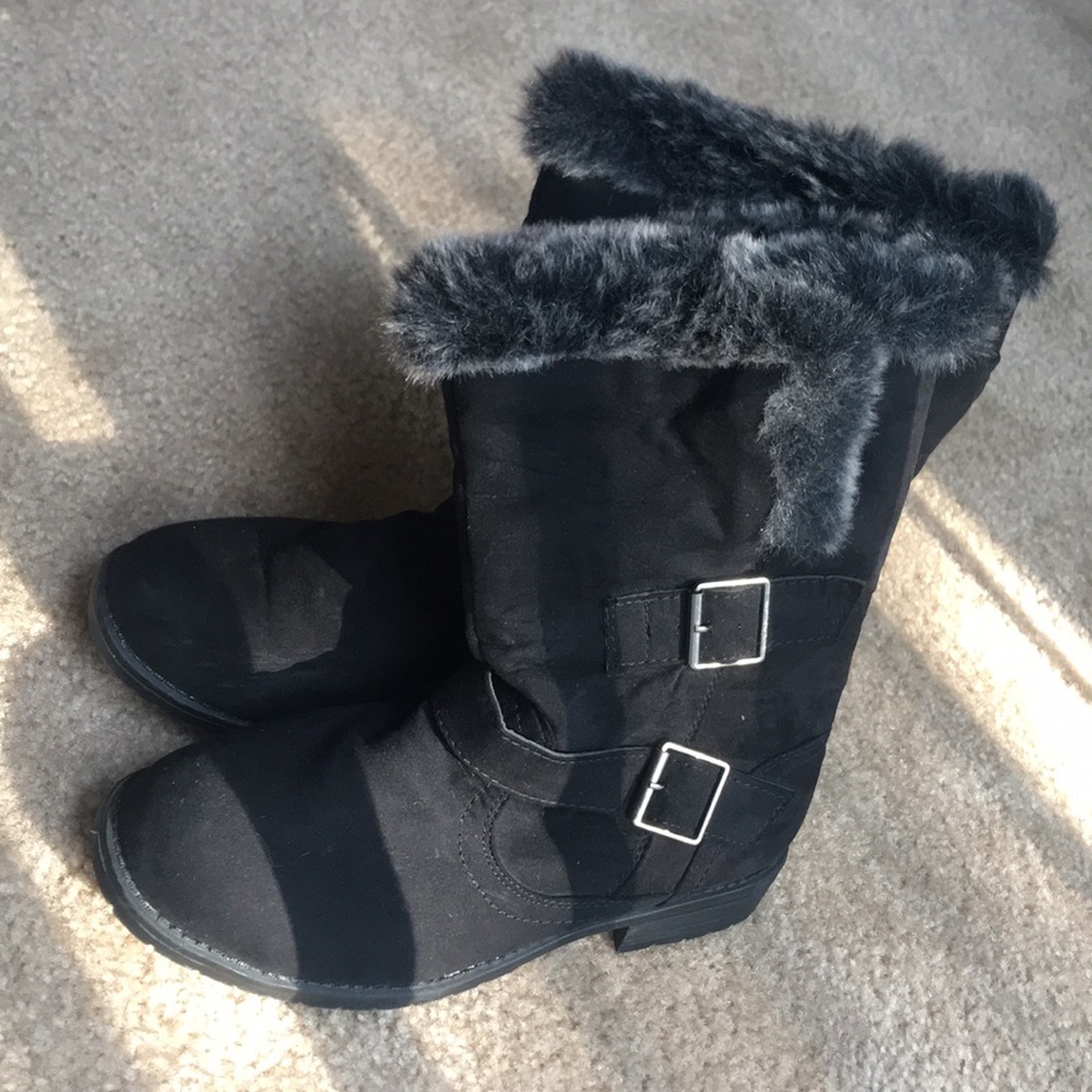 Rue 21 boots size Small 6/7